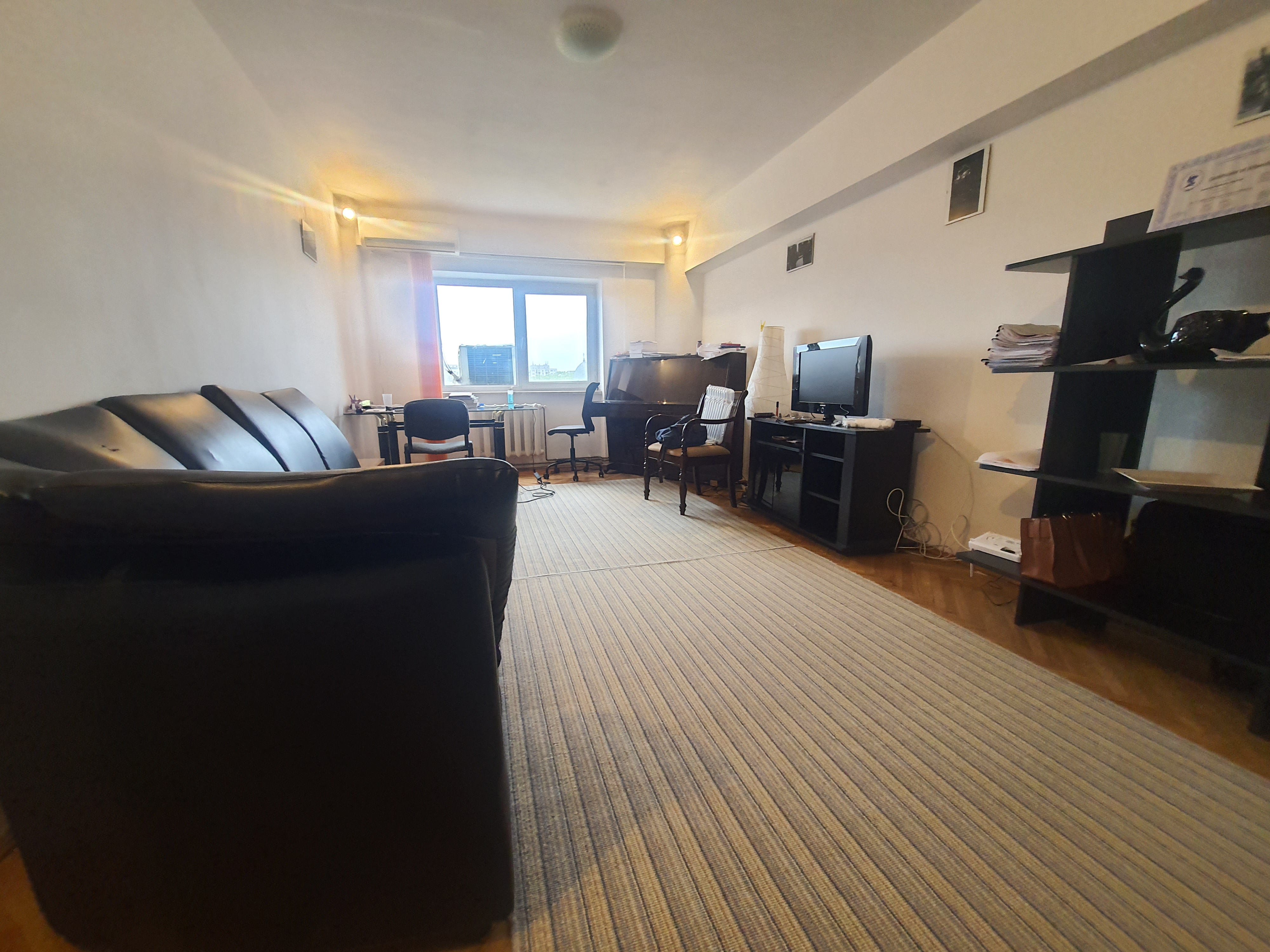Apartament cu 4 camere Indepedenţei