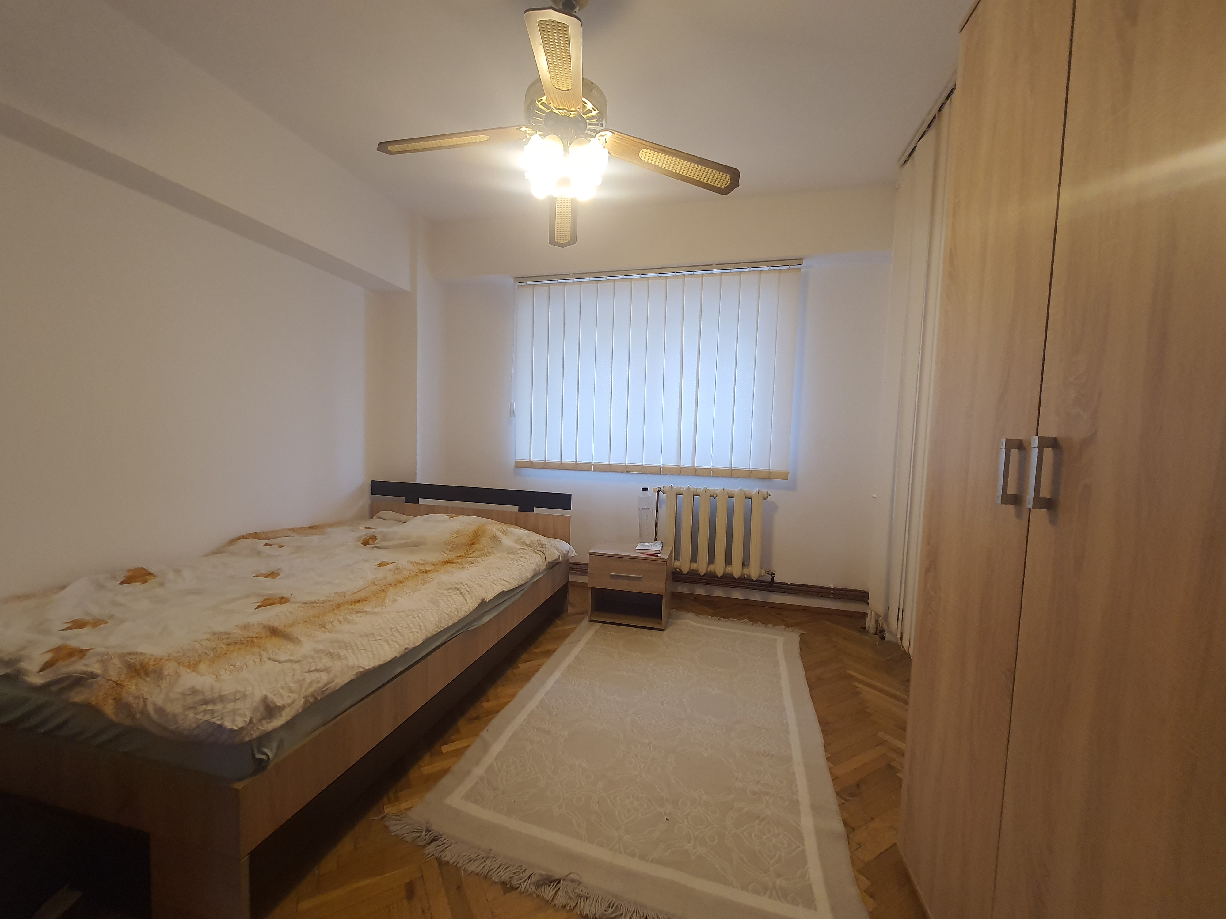 Apartament cu 4 camere Indepedenţei
