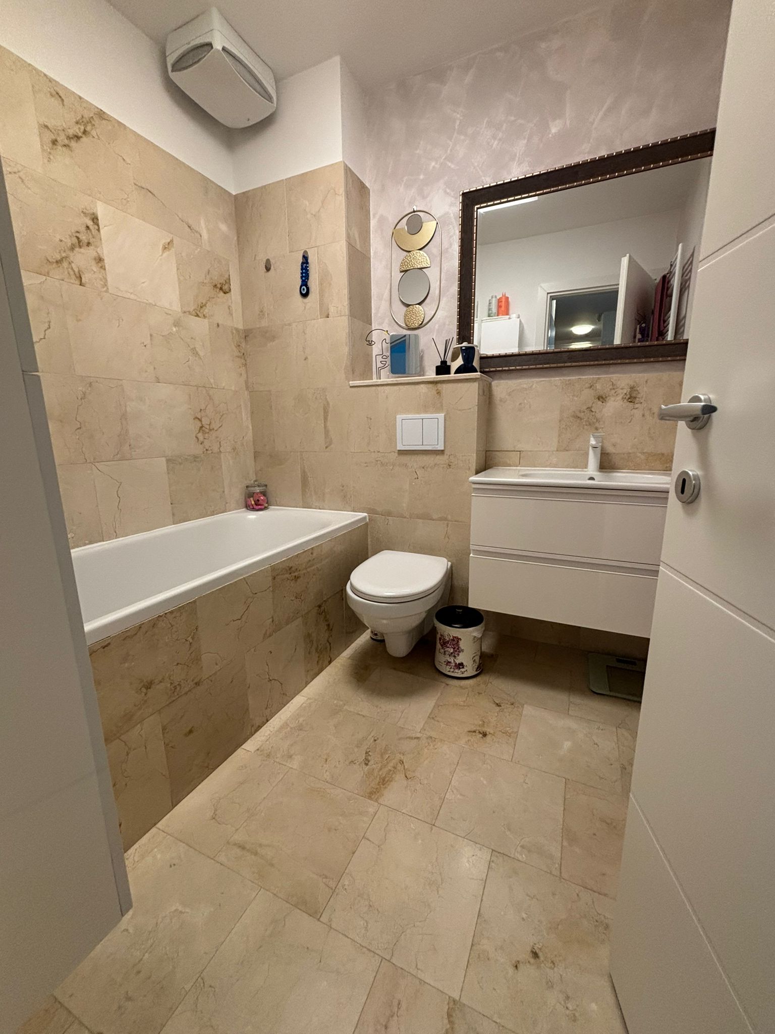 Apartament cu 3 camere – Valea Lupului