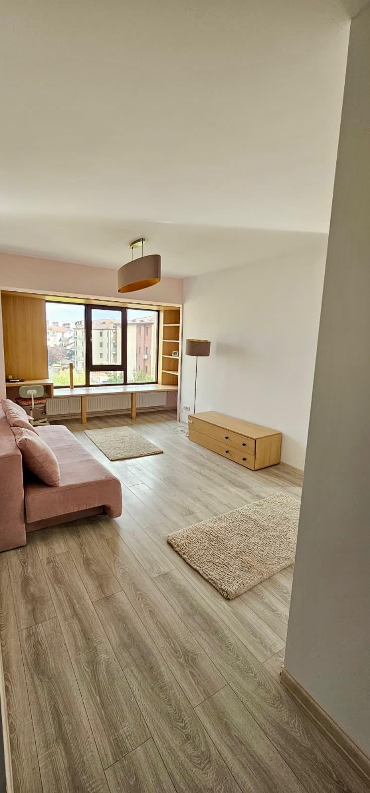 Apartament cu 3 camere Complex Brown
